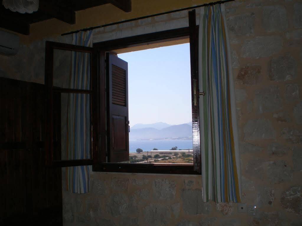 Ville du Soleil - exclusive homes with rustic charm&panoramic seaview Makrýgialos Extérieur photo
